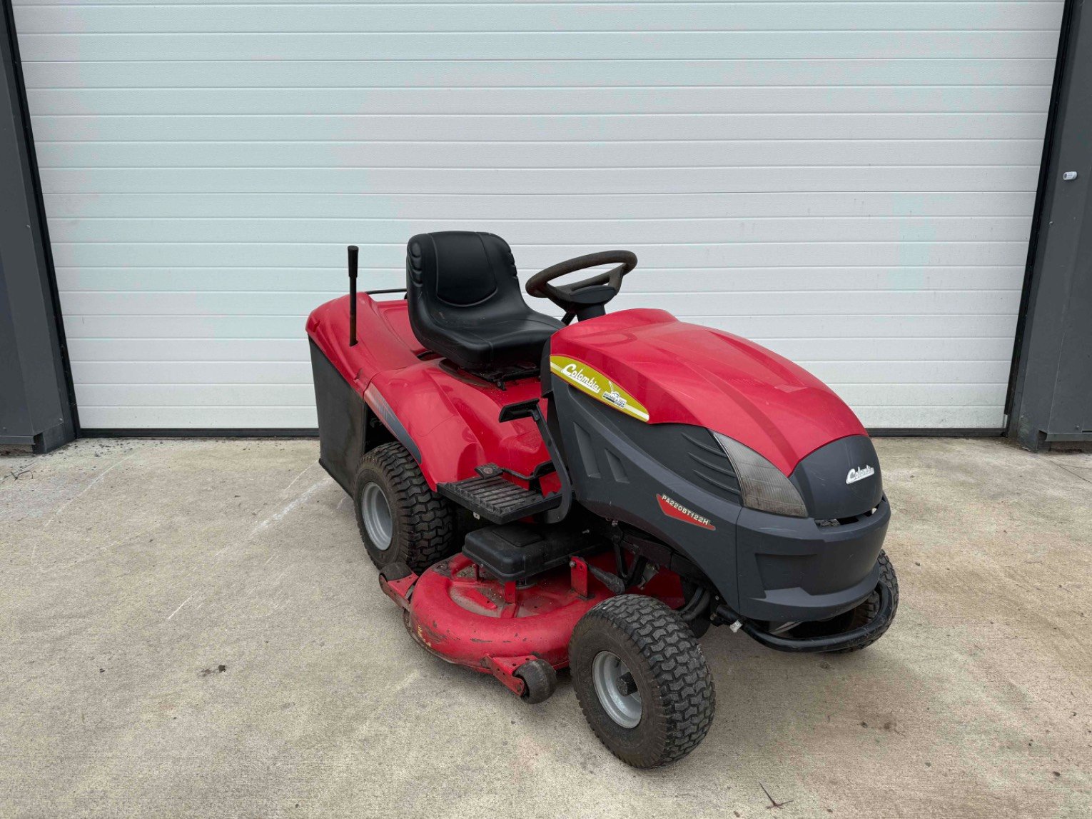 Tondeuse autoportée Colombia PA220BT122H