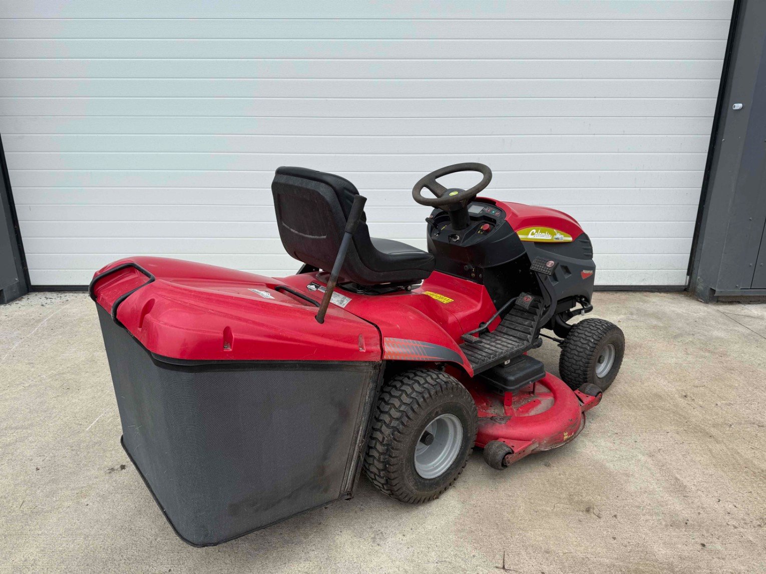 Tondeuse autoportée Colombia PA220BT122H
