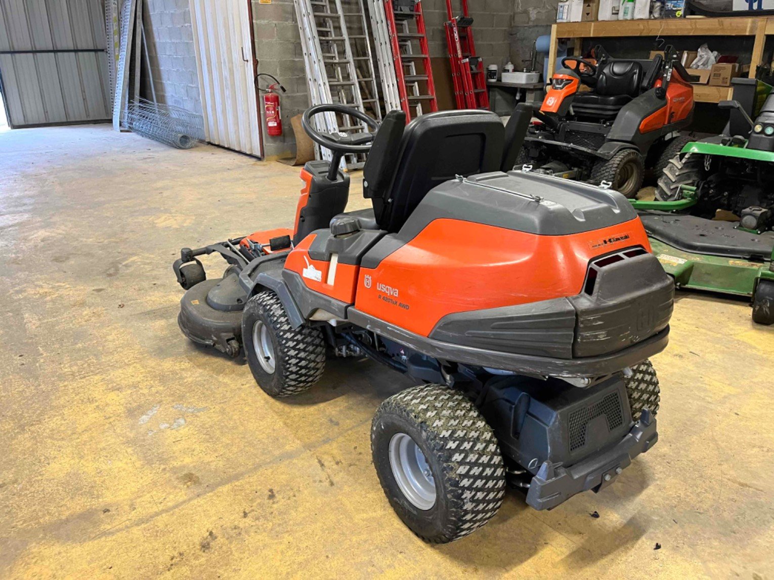 Tondeuse autoportée Husqvarna R420TSAWD