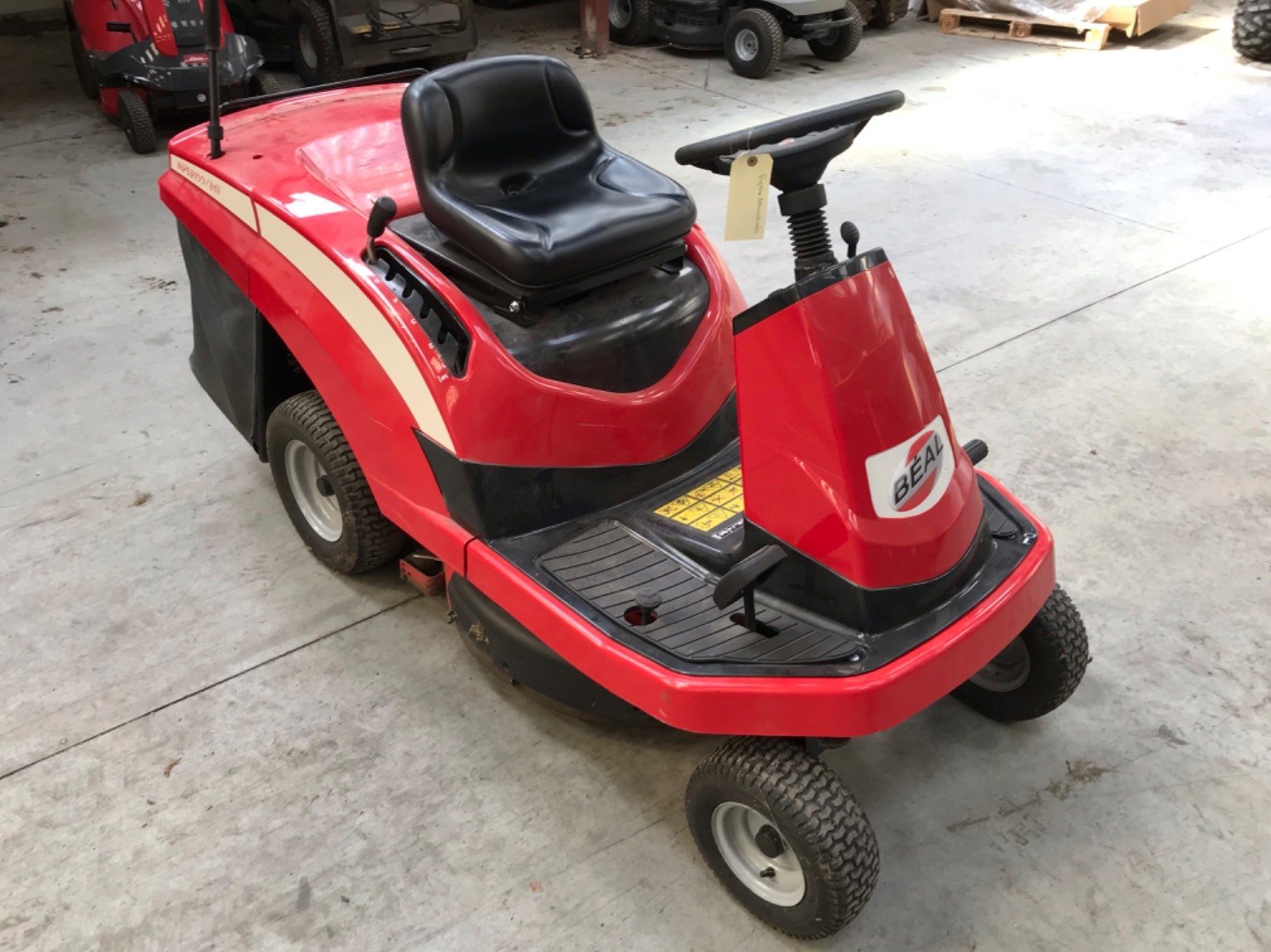 Tondeuse autoportée Beal NPBR 155/84H