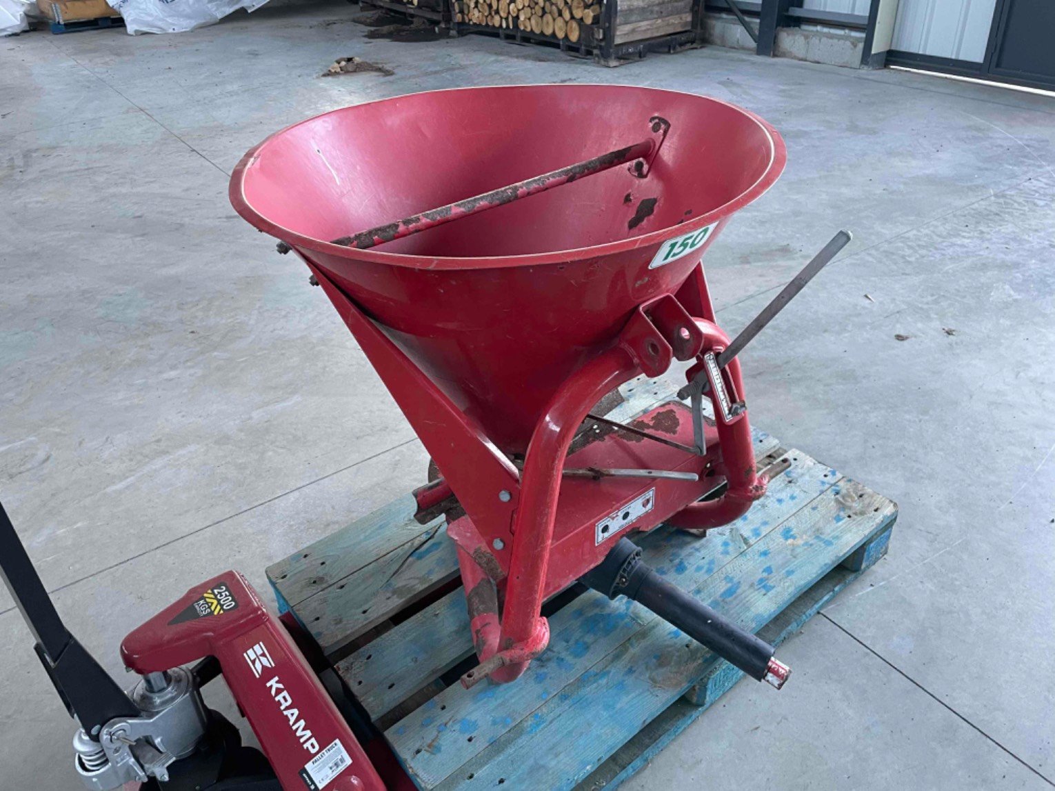 Distributeur d'engrais Suire 150