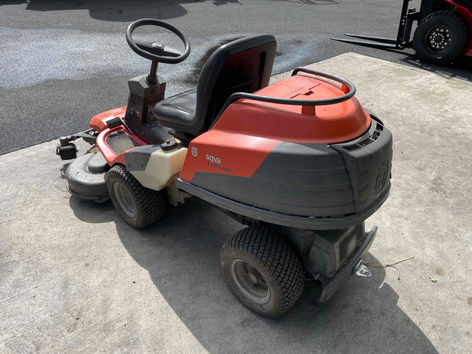 Tondeuse autoportée Husqvarna R418TS AWD