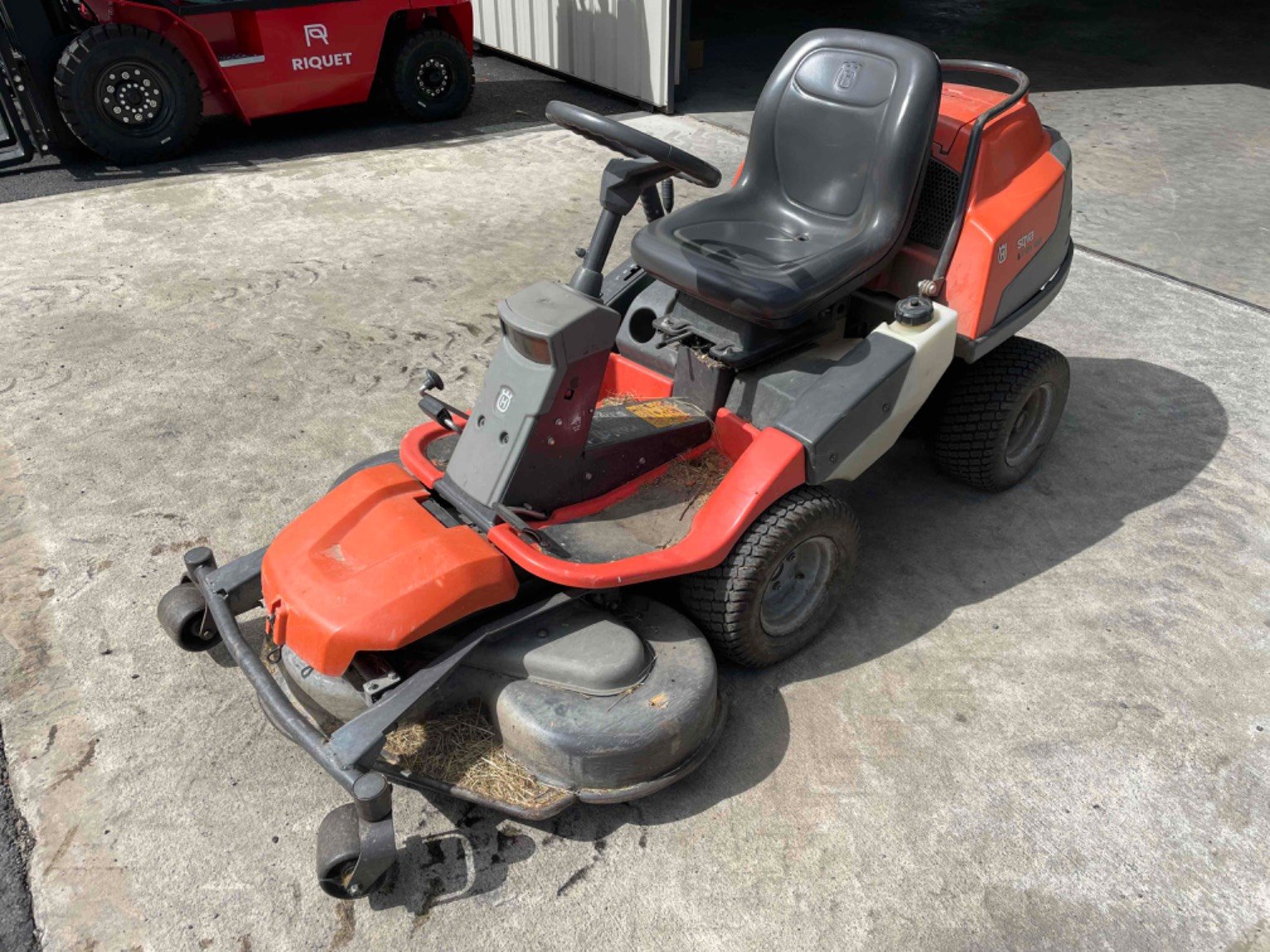 Tondeuse autoportée Husqvarna R418TS AWD